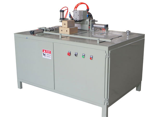 Automatic wood block cutting machine