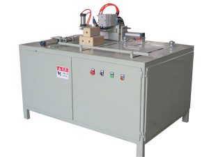 Automatic wood block cutting machine