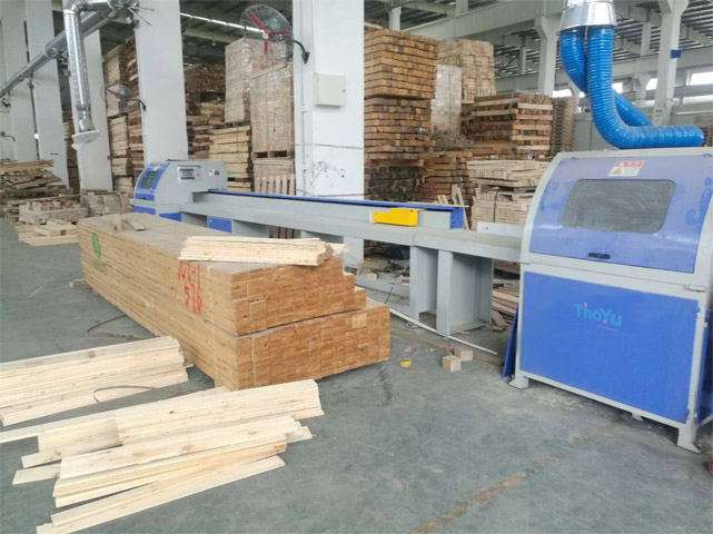 Wood pallet electric control cutting saw