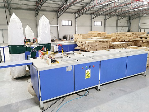 Automatic wood block cutting machine