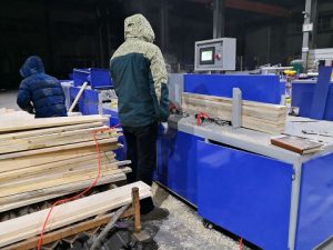 worker operate wood pallet board chamfer making machine